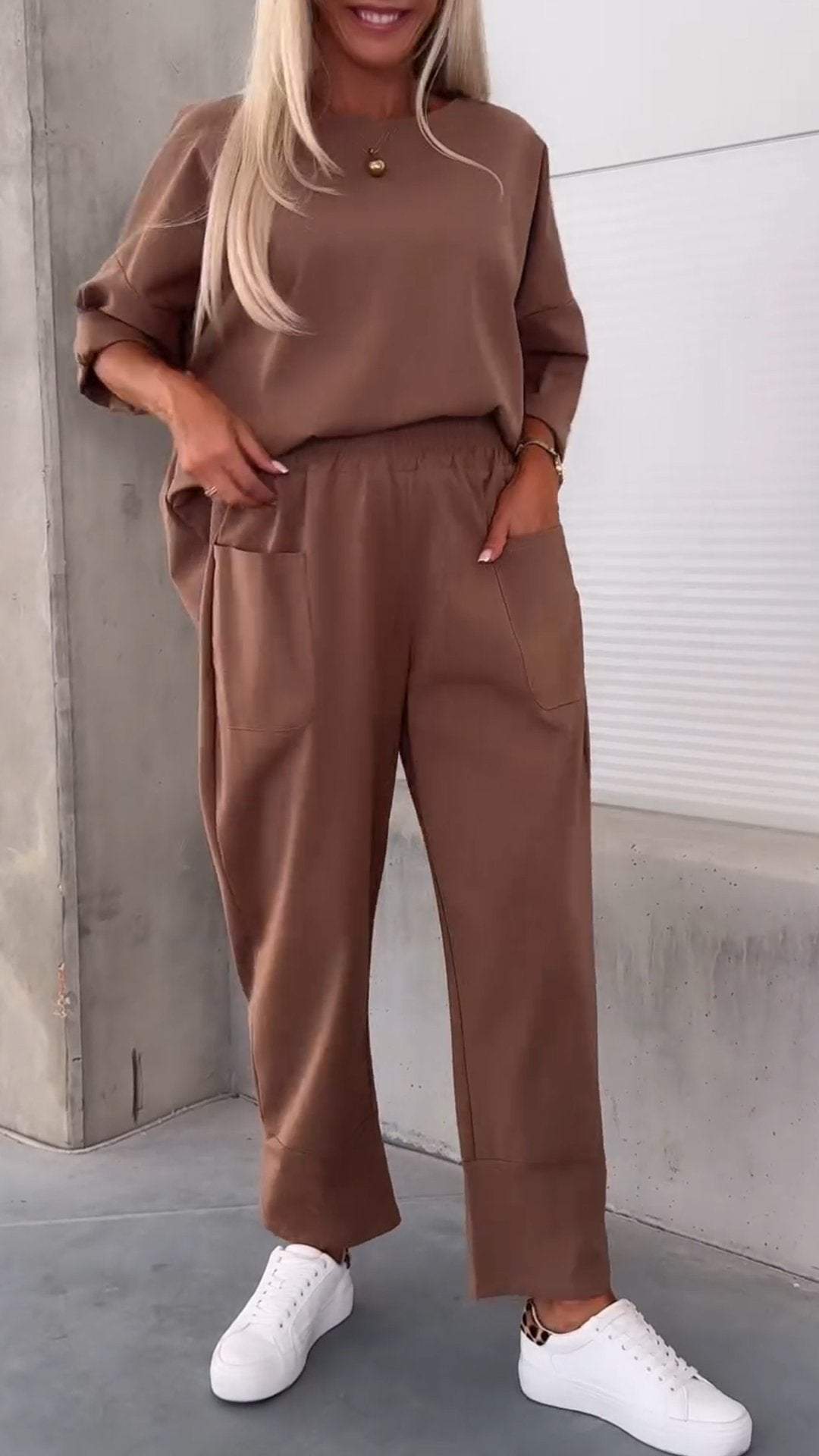 Two-piece Solid Color Round Neck Cropped Pants Set - The Peppermint Room